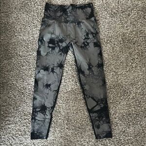 HALARA Seamless Flow High Waisted Ruched Butt Lifting Tie Dye Yoga 7/8 Leggings